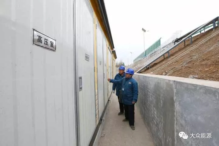 漲知識！高速公路上汽車怎么邊跑邊？